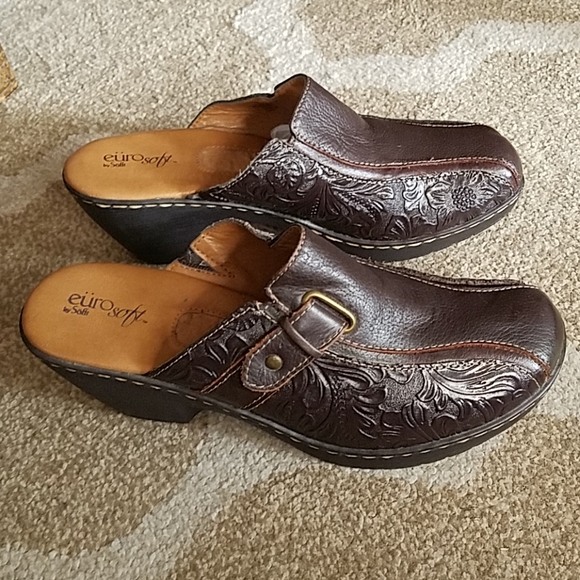 ladies soft leather mules